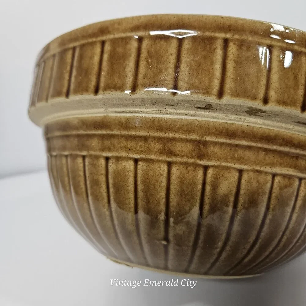 Vtg USA Ribbed Beehive Brown Stoneware 9-inch Salad Mixing Bowl Casserole No Lid